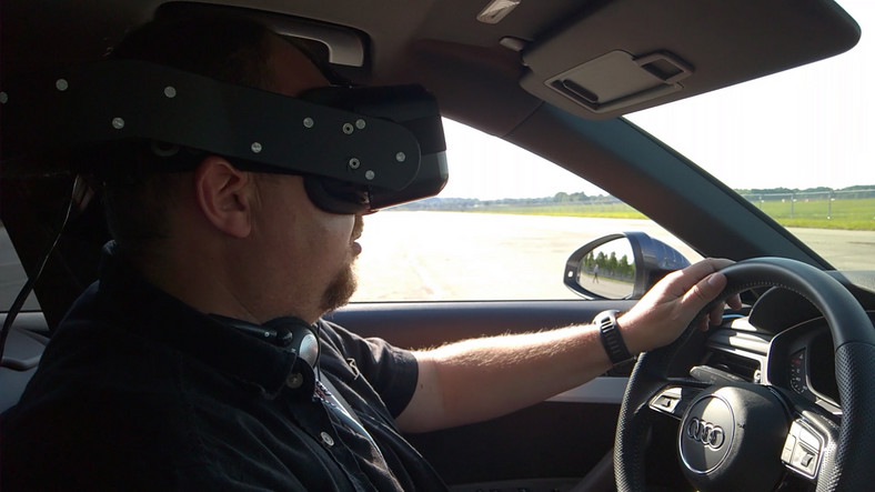 Jazda Audi z goglami VR