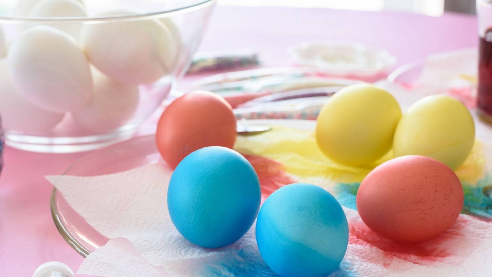 Sedam načina da za Uskrs obojite jaja bez veštačkih boja