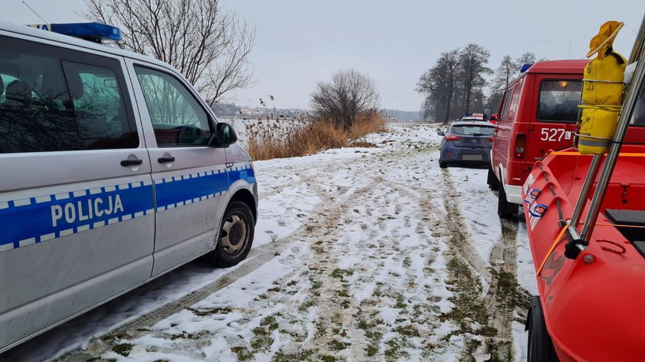 Służby podczas poszukiwań zaginionego