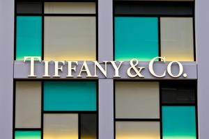Tiffany&Co i oferta kupna od LVMH. Jubiler czeka na wyższą stawkę