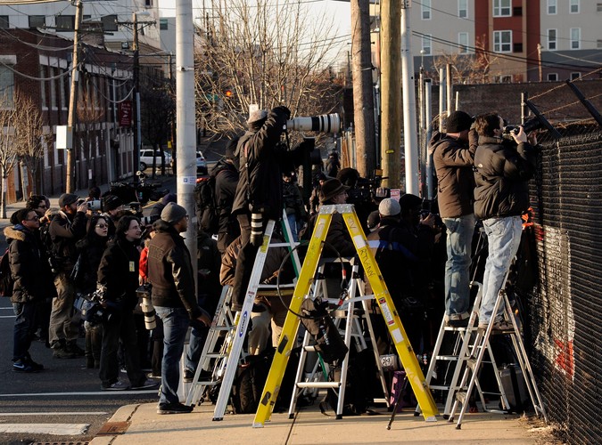 Uroczystość ma być prywatna i skromna. Fotoreporterzy trzymani są na dystans