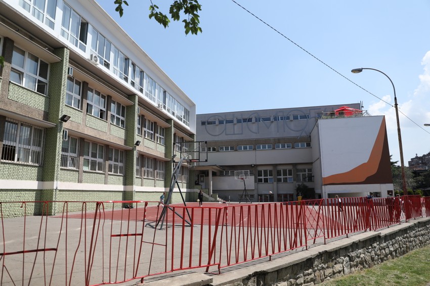 OŠ "Svetozar Marković" ispred koje je Boža prodavao krofne, a bio je i njen đak