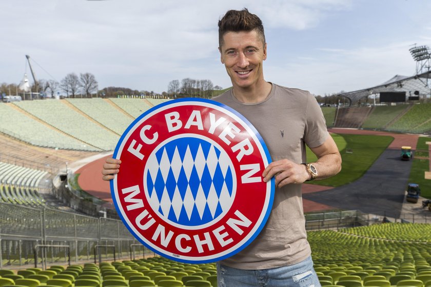 Pilka nozna. Bundesliga. Bayern Monachium. Robert Lewandowski. Sesja fotograficzna. 09.04.2018