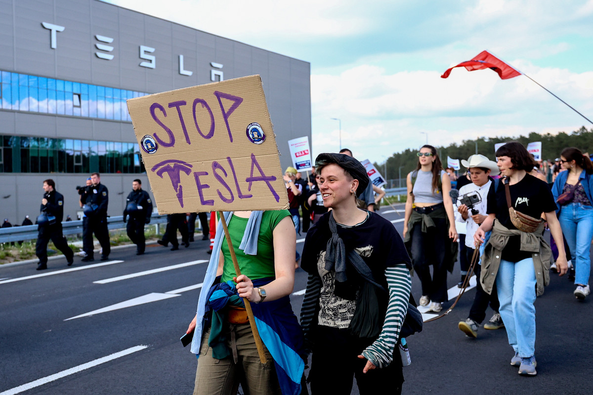 Elon Musk nie ma lekko. Kolejny protest przeciw rozbudowie fabryki Tesli pod Berlinem