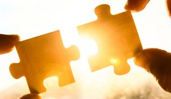 Przyjaźń na odległość. Kilka sprawdzonych sposobów, jak utrzymać bliskie relacje mimo kilometrów