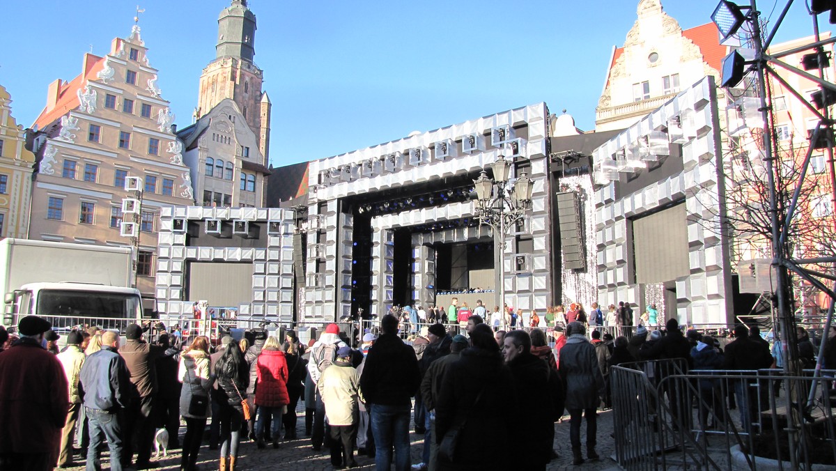 Gwiazdami sylwestrowej nocy na wrocławskim Rynku będą m.in. Perfect, Bajm, Afromental, Patrycja Markowsa i Rafał Brzozowski. Transmisję z koncertu przeprowadzi TVP2.