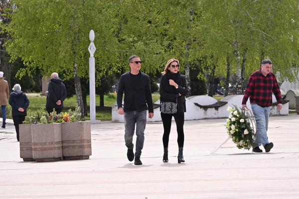 Policajci spasili zavejanu porodicu iz vikendice kod vlasinskog jezera