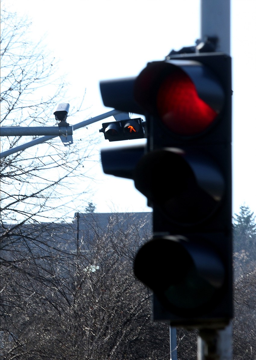 Za prolazak na crveno predviđena je novčana kazna do 40.000 dinara