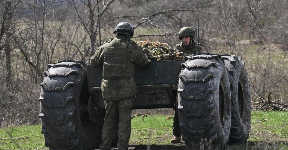 Rosja wysłała na front potężnego robota. Ma specjalną misję