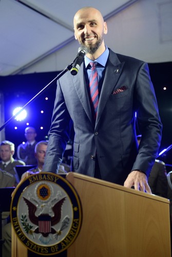 Marcin Gortat w rezydencji ambasadora USA odebrał zaszczytną nagrodę