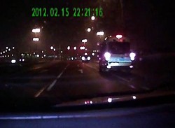 Nielegalny nocny wyścig policyjnych radiowozów we Wrocławiu! WIDEO