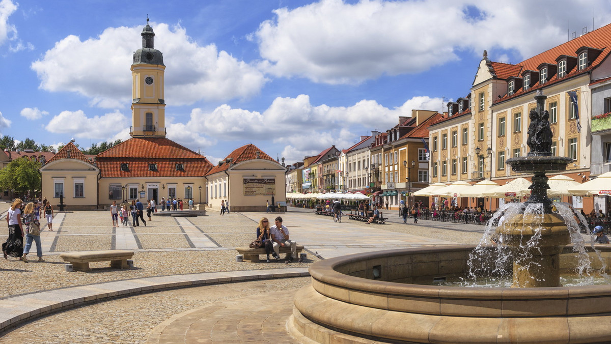 ICM podaje, że możemy spodziewać się temperatury na poziomie 18.4 stopni Celsjusza. Z kolei temperatura odczuwalna wyniesie 19.1 stopni Celsjusza.