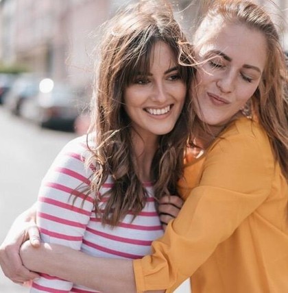 Wer mit folgenden Sternzeichen befreundet ist, kann sich glücklich schätzen: Sie alle haben Charaktereigenschaften, die zu mehr Lebensfreude verhelfen.