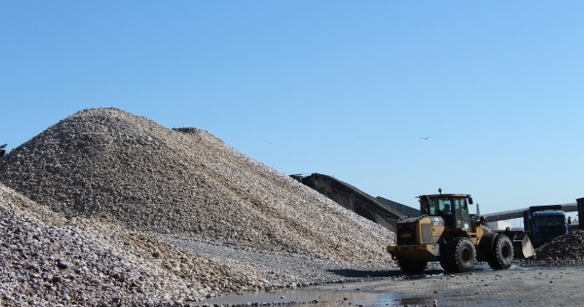 Namibia takes control of its resources as it bans the export of unprocessed vital mineral - Vimarsana News