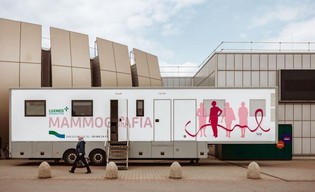 „Wystarczy zgłosić się do mammobusu. Kraków zaprasza kobiety na darmową mammografię