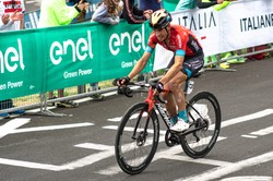 Policja przeszukała domy ekipy Bahrain-Victorious przed TdF