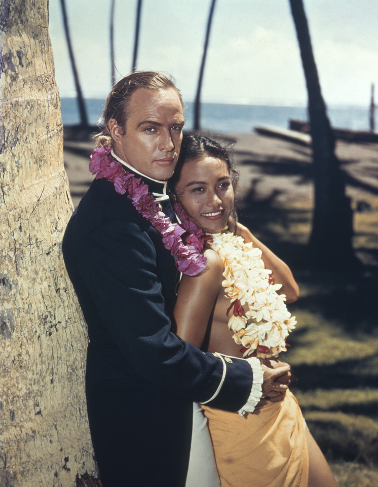 Marlon Brando i Tarita Teriipaia w filmie "Bunt na Bounty", 1961 r.