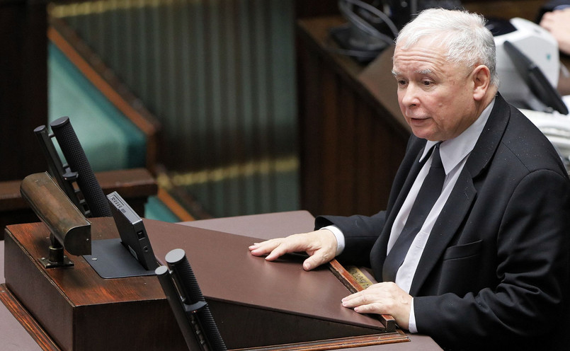 "Prezes (Jarosław) Kaczyński rozmawiał wczoraj z ministrem (Mariuszem) Kamińskim. Prezes PiS ma do niego pełne zaufanie i jest przekonany, że nie wpływał on na zatrudnienie syna. Prezes PiS nie ma żadnych wątpliwości co do jego postawy" - napisała rzeczniczka partii.