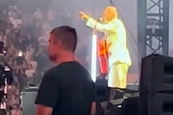 "NEMOJTE BITI STROGI PREMA MENI" Prvo obraćanje Dina Merlina nakon HAOSA SA KARTAMA na koncertu u Sarajevu - otvorio drugi koncert: "Ovde sam se rodio" (Video)
