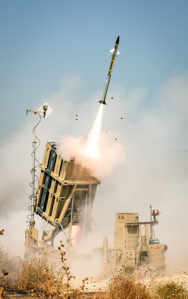 System rakietowy Iron Dome (Żelazna Kopuła) stanowi czwarty poziom systemu naziemnej obrony powietrznej. Został skonstruowany w firmie Rafael Advanced Defense Systems. Osiągnięcie gotowości bojowej ogłoszono 27 marca 2011 r.