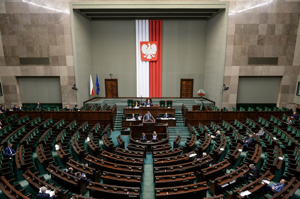 PiS proponuje zmiany w Trybunale. Szerszy pełny skład, ślubowanie przed marszałkiem, siedziba poza Warszawą