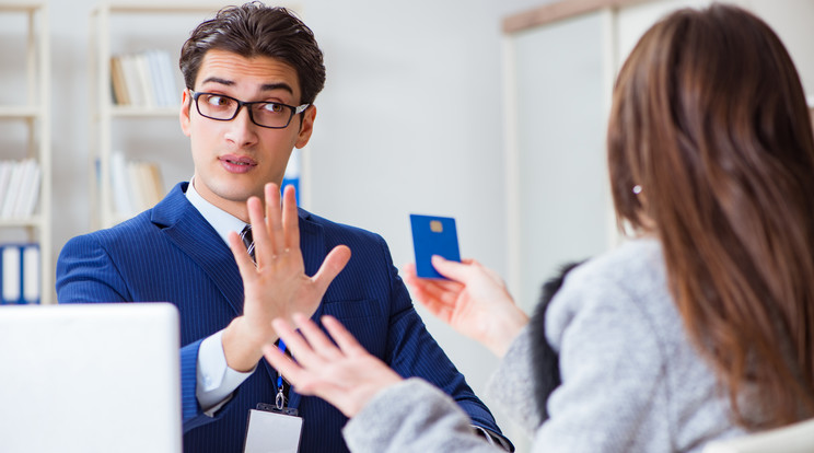 Ne hagyjuk beleugratni magunkat egy felelőtlen kölcsönfelvételbe /Fotó: Shutterstock