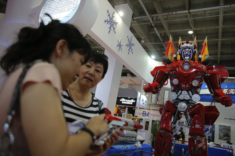 Inne obszary tematyczne targów to m.in:<br>
roboty specjalne: roboty podwodne, roboty lotnicze, roboty budowlane odporne na eksplozję.