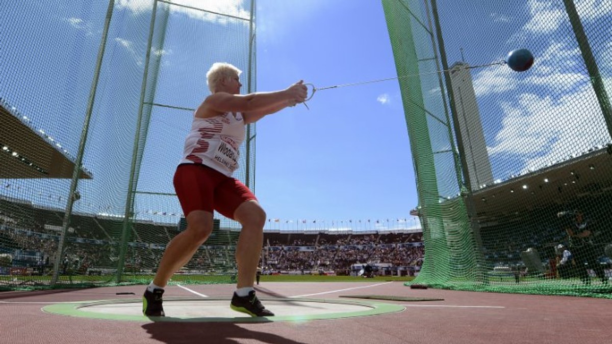 Anita Włodarczyk, mistrzyni Europy i była rekordzistka świata w rzucie młotem, pewnie awansowała do piątkowego finału tej konkurencji na igrzyskach olimpijskich w Londynie. Polka, która w środę obchodzi 27. urodziny już w pierwszym rzucie znacznie przekroczyła linię oznaczającą minimum kwalifikacyjne (73,00 m). Nasza zawodniczka uzyskała 75,68 m. - Nigdy tak daleko nie rzucałam w eliminacjach, ani nawet nie zaczynałam tak konkursu - powiedziała uszczęśliwiona.