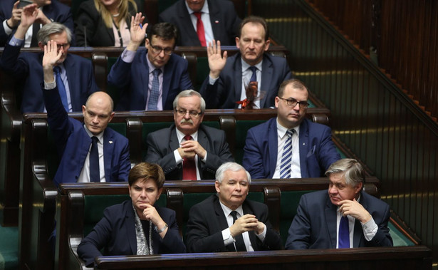 Sejm przyjął nowelizację ustawy o Trybunale Konstytucyjnym autorstwa PiS