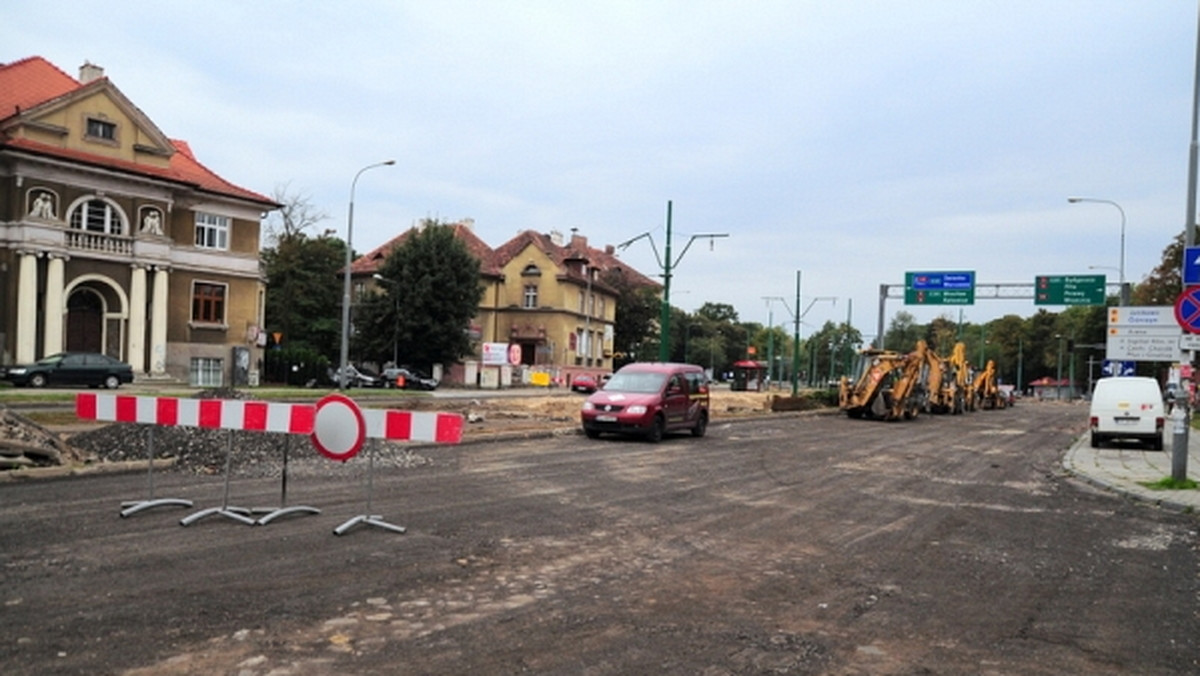 Już od środy wraca ruch na całym rondzie Jana Nowaka-Jeziorańskiego. Jednocześnie zamknięty zostanie jednak przejazd ul. Wojskową przez skrzyżowanie z Grunwaldzką - informuje Moje Miasto Poznań.