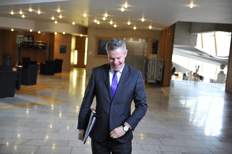 Mekej je 2013. javno priznao da je gej