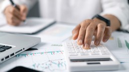 jak duży kredyt może wziąć singiel i rodzina z dzieckiem? zdolność kredytowa polaków wzrosła skokowo