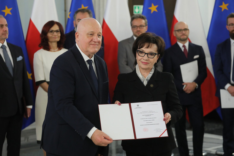 Przewodniczący Państwowej Komisji Wyborczej Sylwester Marciniak i posłanka PiS Elżbieta Witek