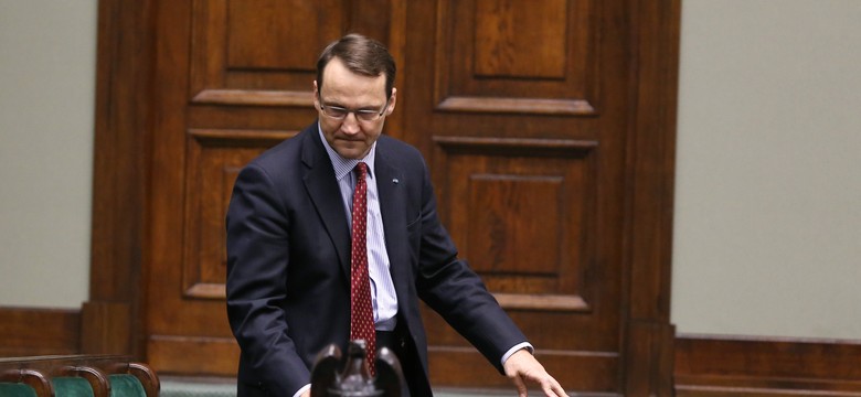 Tak było w rządzie PiS. Sikorski publikuje na Twitterze donos na Macierewicza