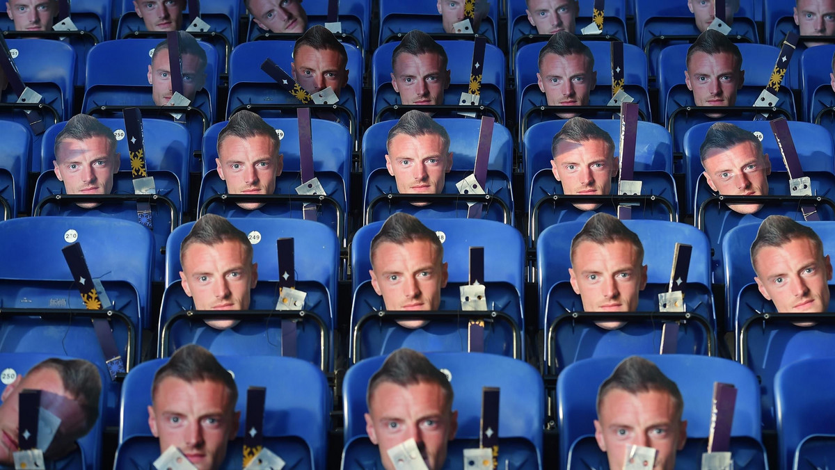 Niecodzienny widok na King Power Stadium. W świąteczny poniedziałek piłkarzy Leicester i Evertonu powitało 30 tysięcy kibiców w maskach z podobizną Jamiego Vardy'ego. W happeningu wziął udział nawet główny bohater całego zamieszania.