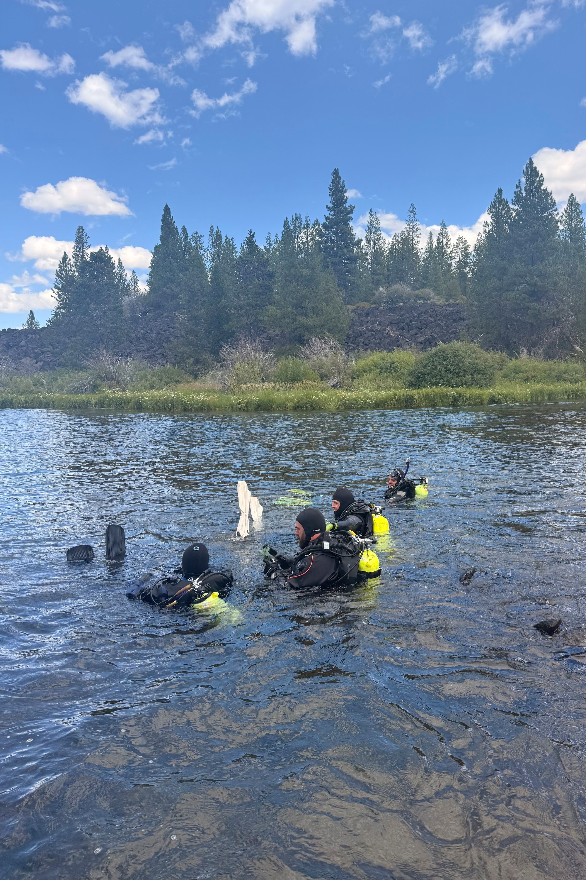 V americkom štáte Oregon rieka Deschutes zmietla v blízkosti vodopádu Dillon Falls skupinu šiestich ľudí.