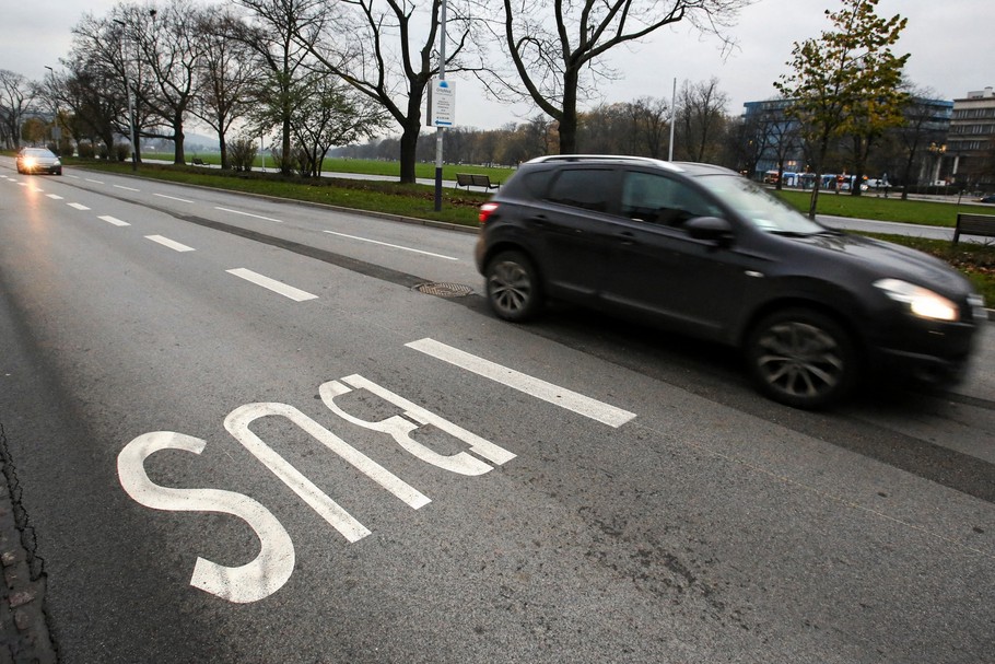 Z buspasów od 2018 r. mogą korzystać pojazdy elektryczne