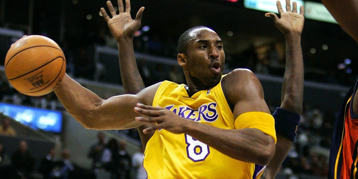 Kobe Bryant to pięciokrotny mistrz ligi NBA (2000-2002, 2009-2010) i dwukrotny mistrz olimpijski z reprezentacją Stanów Zjednoczonych (2008 i 2012). Był bezwzględną legendą koszykówki. Wartość jego majątku - według "Forbesa" - w 2017 r. szacowana była na 770 milionów dolarów netto.