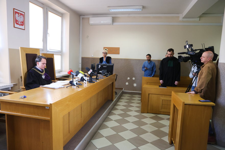 Sędzia Michał Racięcki ogłasza wyrok w sprawie Cezarego Grabarczyka