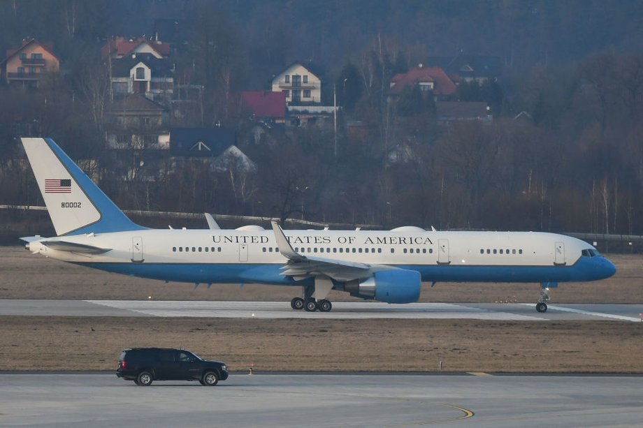 Air Force Two gościł już w Polsce. W lutym br. wiceprezydent Mike Pence odwiedził dawny obóz koncentracyjny Auschwitz