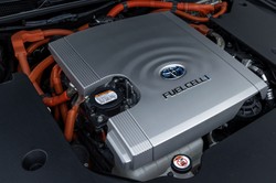 Aż dwóch na pięciu kierowców rozważyłoby zakup auta na wodór. A jak z hybrydami? [BADANIE]