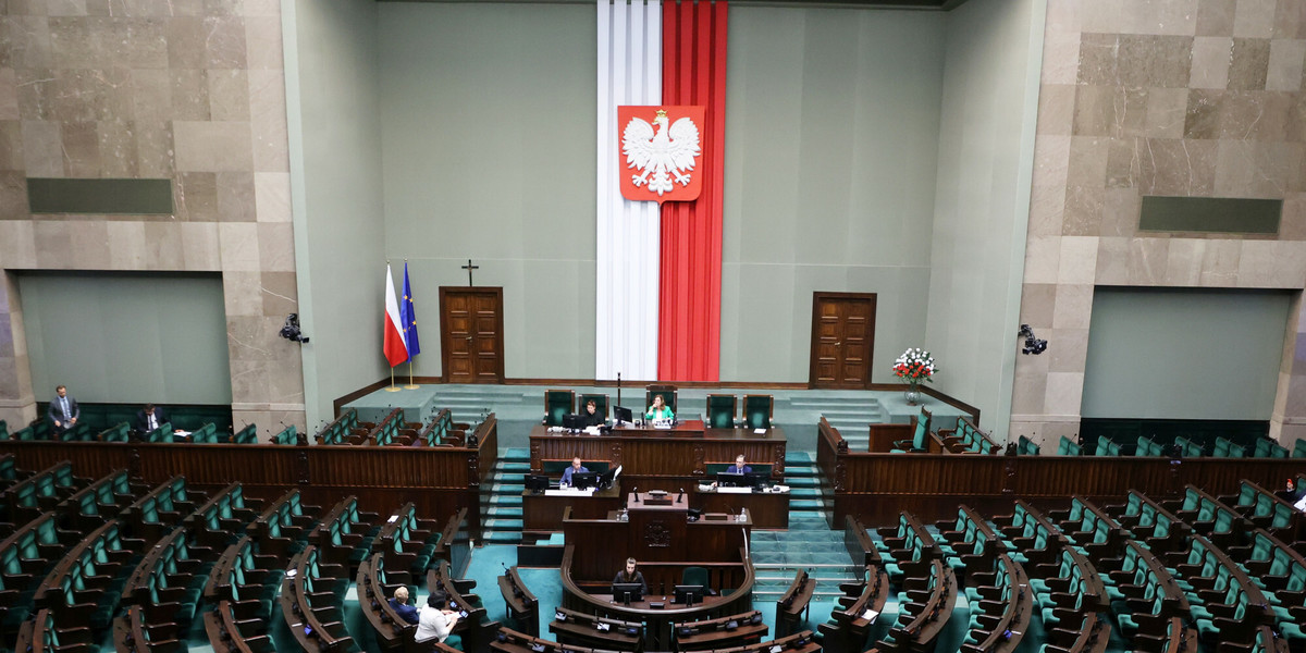 Kancelaria Sejmu planuje np. wydać 100 tys. zł na nowe ujęcie wód podziemnych