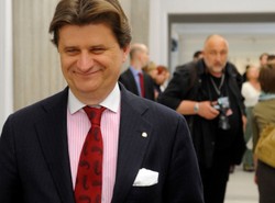 "Przyjdzie Kurski, muśnie obolałe kolano"