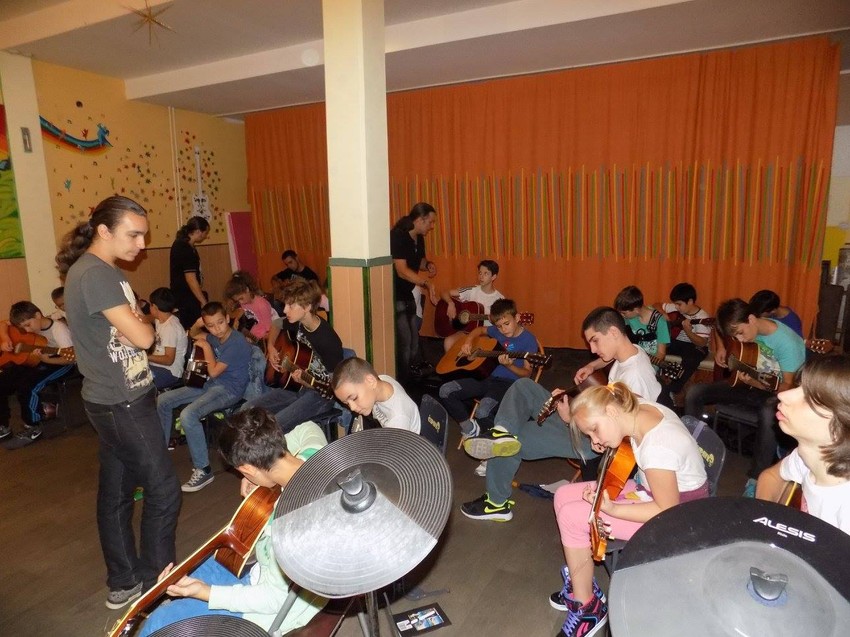 Škola gitare i bubnjeva "Čupavko"