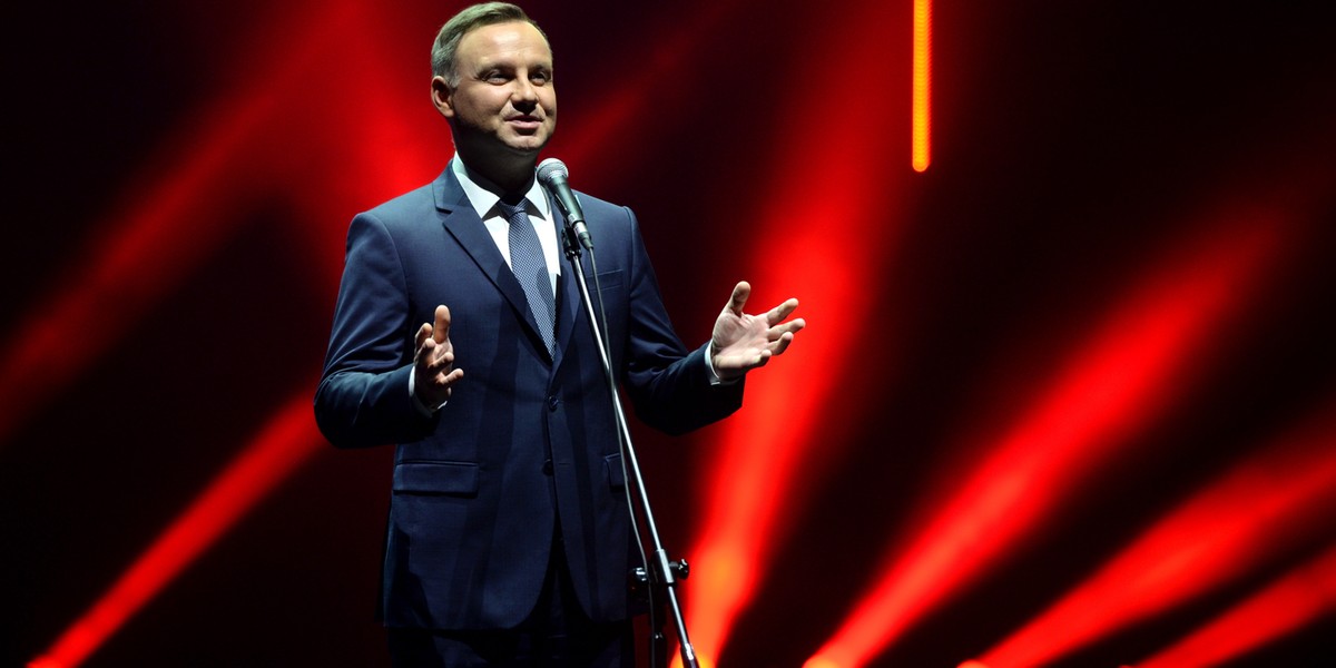 Warszawa, 06.10.2016. Prezydent Andrzej Duda podczas uroczystej gali, zorganizowanej w Teatrze Narodowym w Warszawie z okazji 25-lecia Giełdy Papierów Wartościowych.