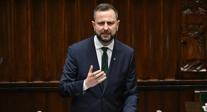 Posłowie PiS próbowali zakłócić przemówienie szefa MON w Sejmie. "Przeproś"