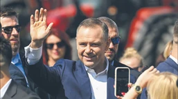 pierwsze dni nowego prezydenta. nawrocki ruszył z ofensywą