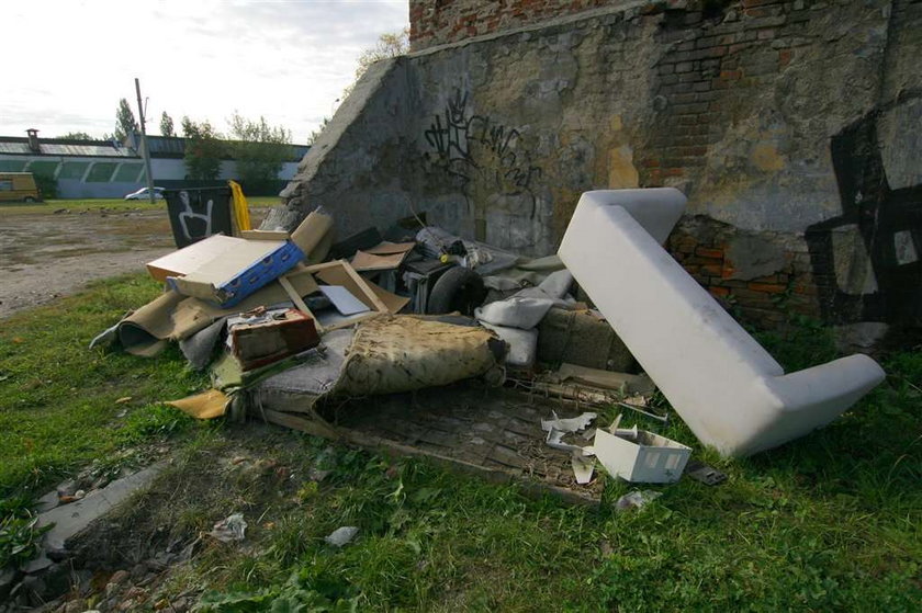 Śmieci leżą w Łodzi
