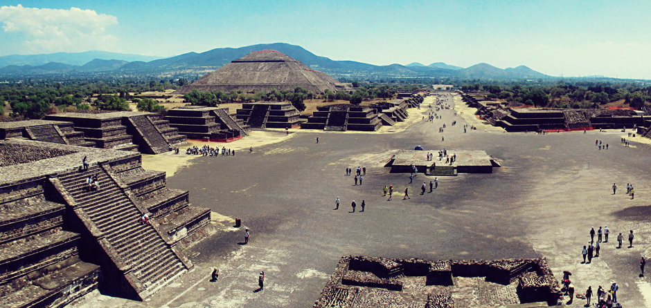 Teotihuacan. Widok na Aleję Zmarłych i Piramidę Słońca