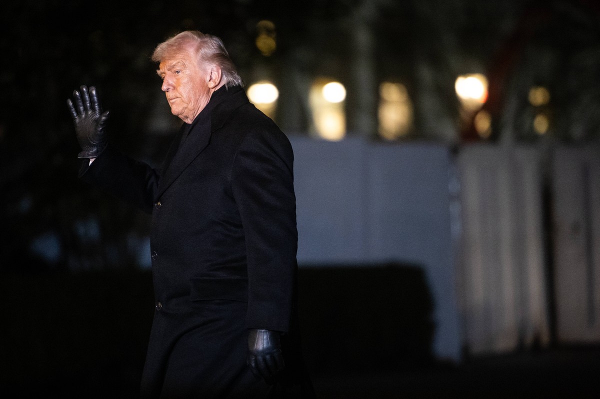 US President Trump arrives at White House after Marine One landing on South Lawn